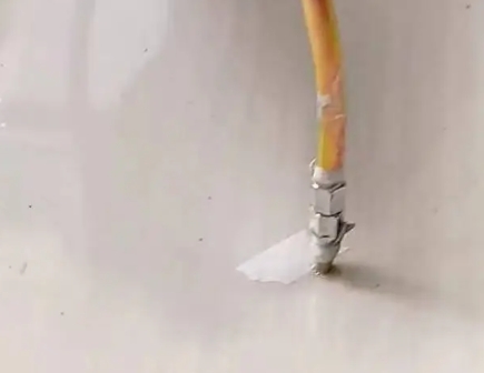 南郊瓷砖空鼓维修公司专业解答在瓷砖铺贴过程中，如果使用的砂料过粗（如全部使用了粗砂），可能会导致以下问题
