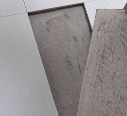 南郊瓷砖空鼓维修公司分享瓷砖铺贴时如果打浆（即涂抹在瓷砖背面和基层上的砂浆或瓷砖胶）过少，会带来以下问题